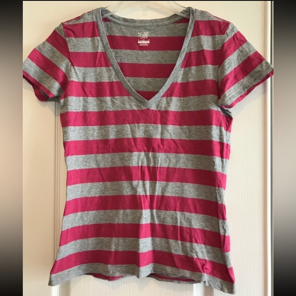 NIKE Pink Gray striped v neck t shirt M Medium CDW $39